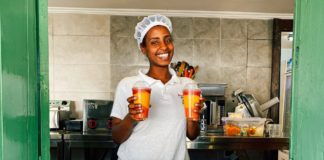 The Environmental Implications of Single-Use Plastic Products vs Alternative Materials